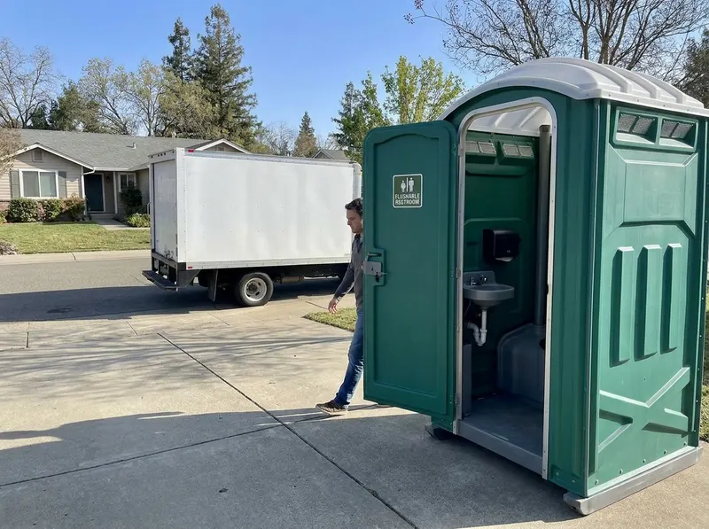 Flushable Restrooms with Sinks in Fair Oaks, CA